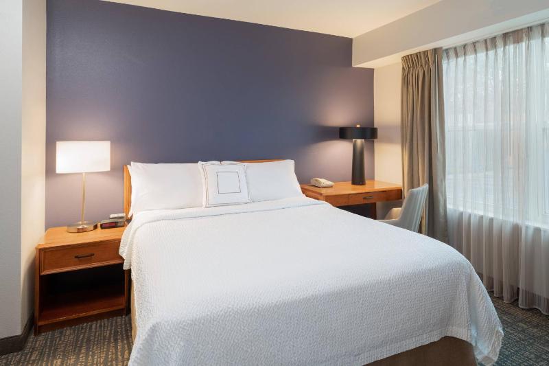 Two-Bedroom Suite image 4