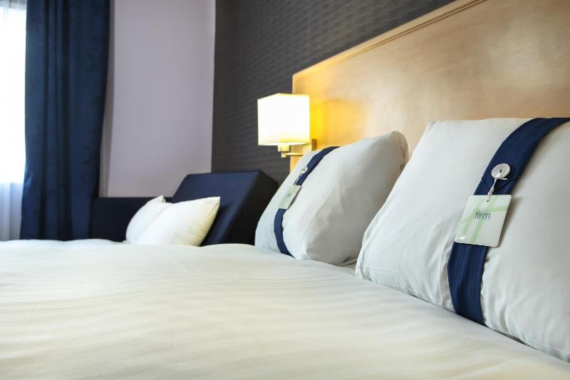 Standard Double Room with Sofa Bed and Free Hot Breakfast image 4