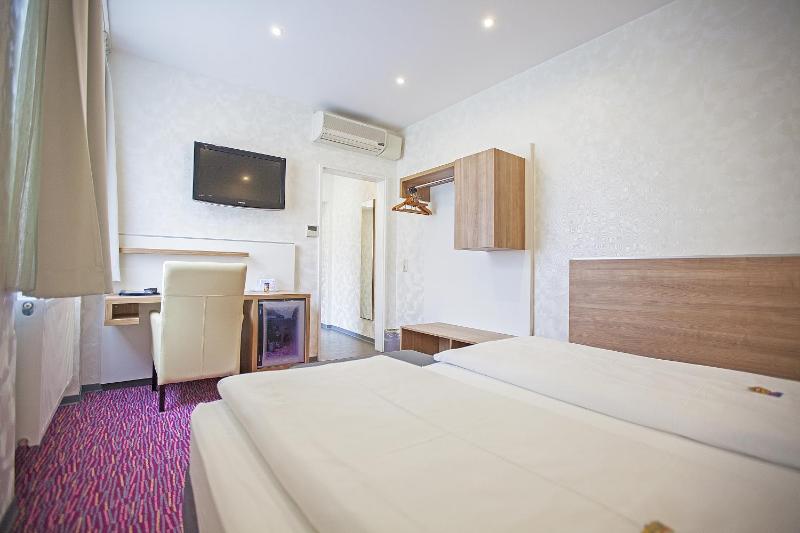Double or Twin Room image 2