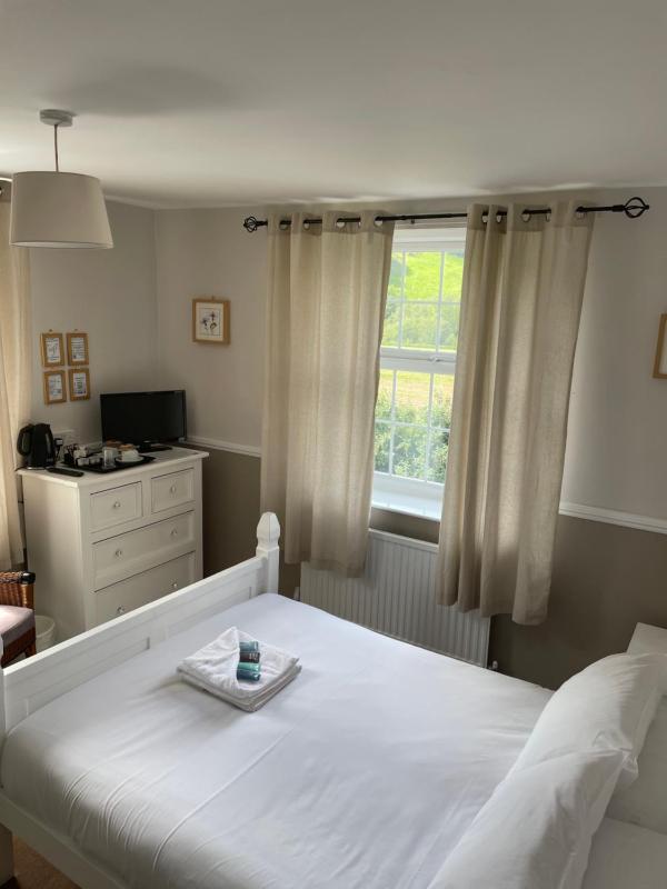 Double Room image 3