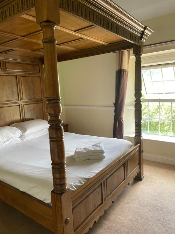 Double Room with Four Poster Bed image 4