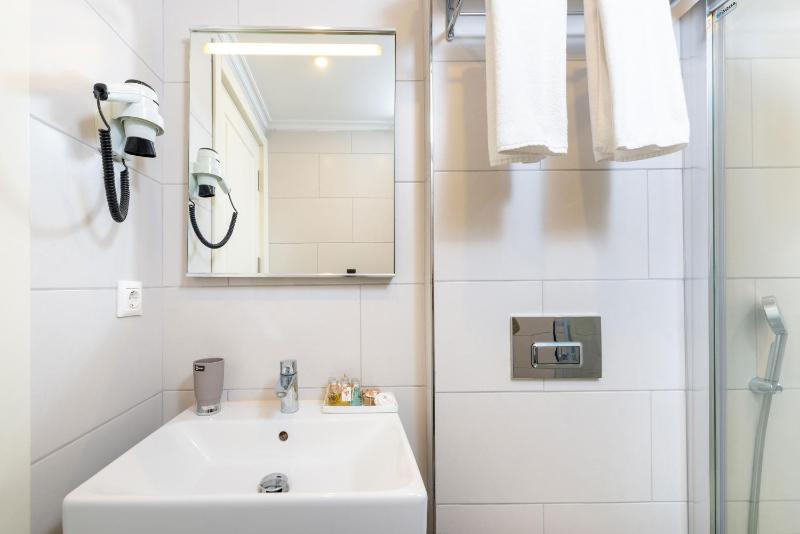 Economy Double or Twin Room image 4