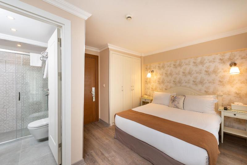 Economy Double Room image 3