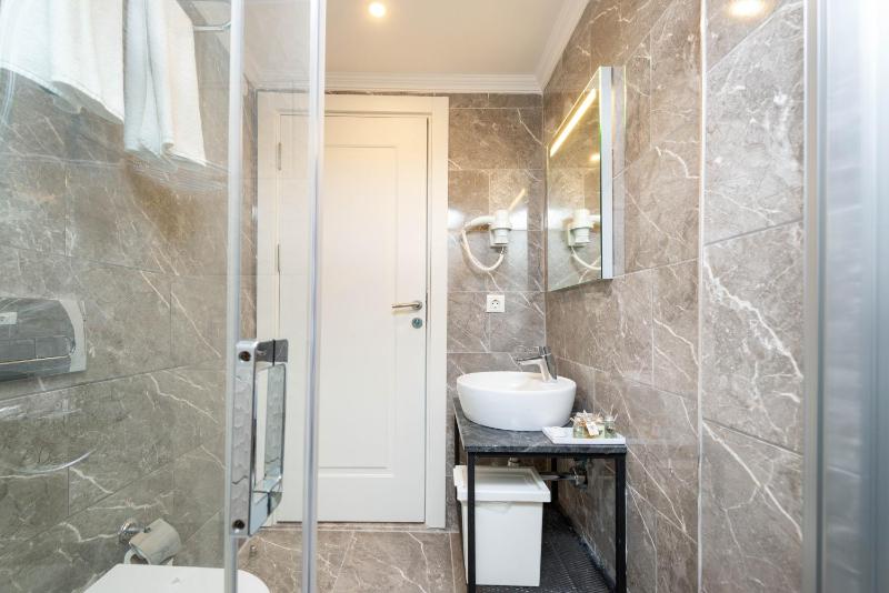 Superior Double or Twin Room with Sea View image 2