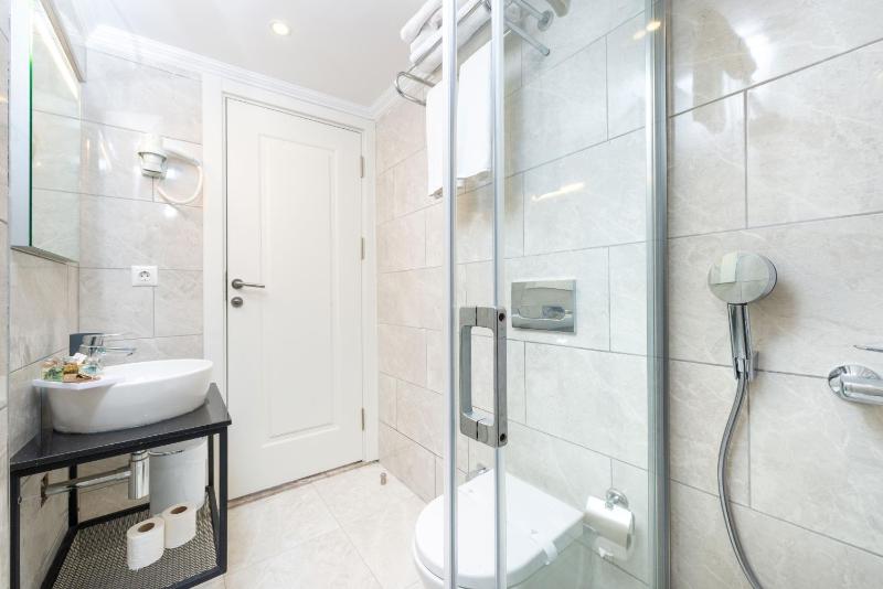 Superior Double or Twin Room with Sea View image 3