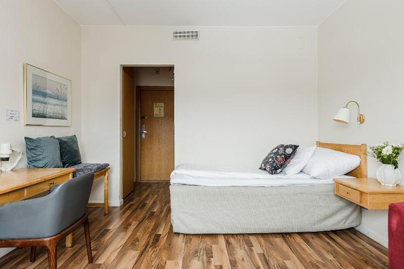 Single Room image 3