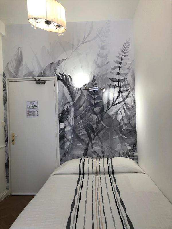 Small Double Room image 1