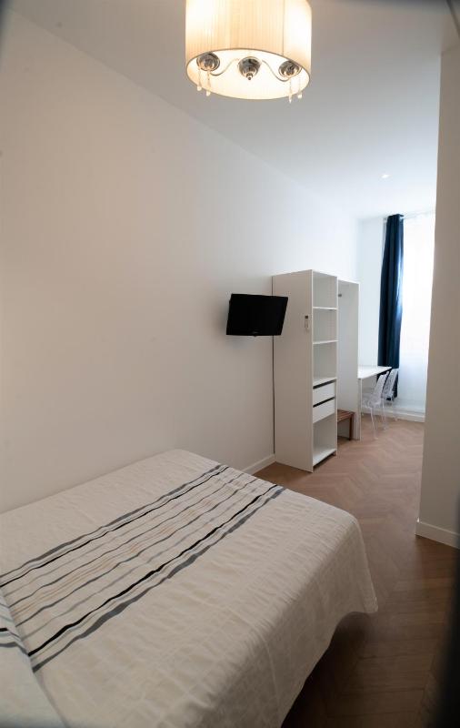 Small Double Room image 3