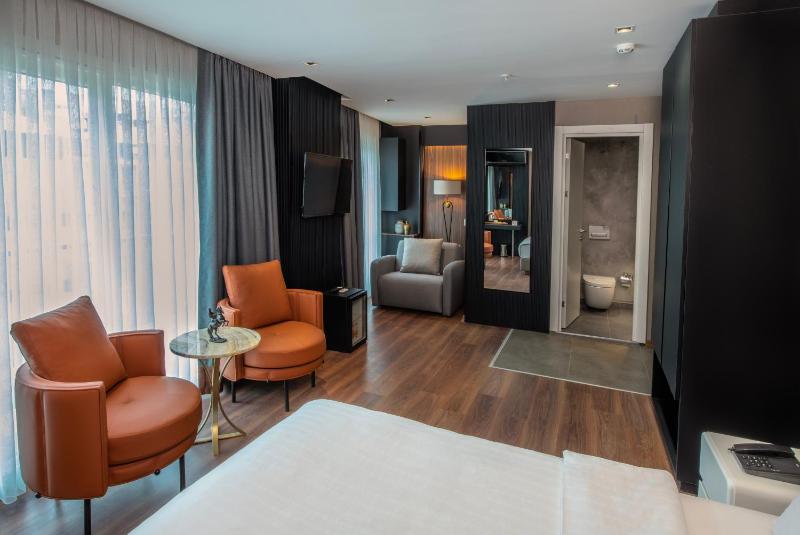 Deluxe Room image 2
