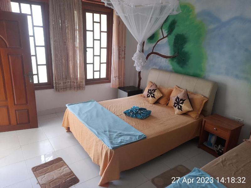 White Arcadia cottage - image 37