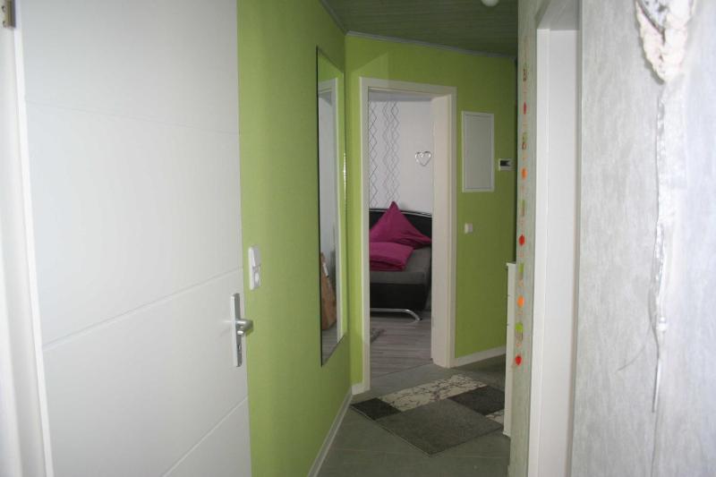 One-Bedroom Apartment with Shower image 4