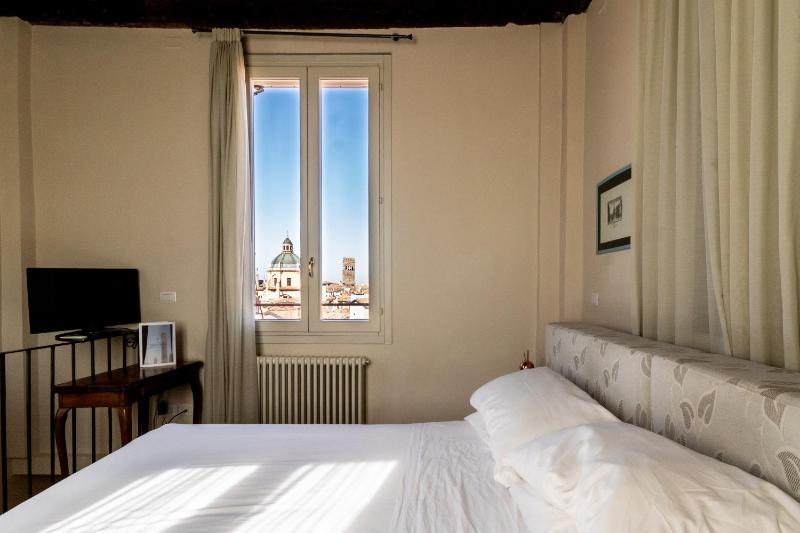 Double Room image 4