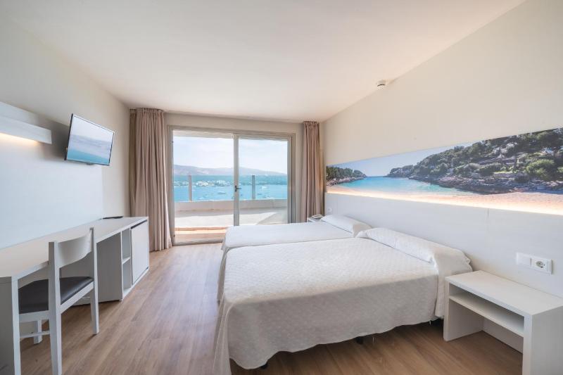 Sky Room with Terrace and Sea View image 4