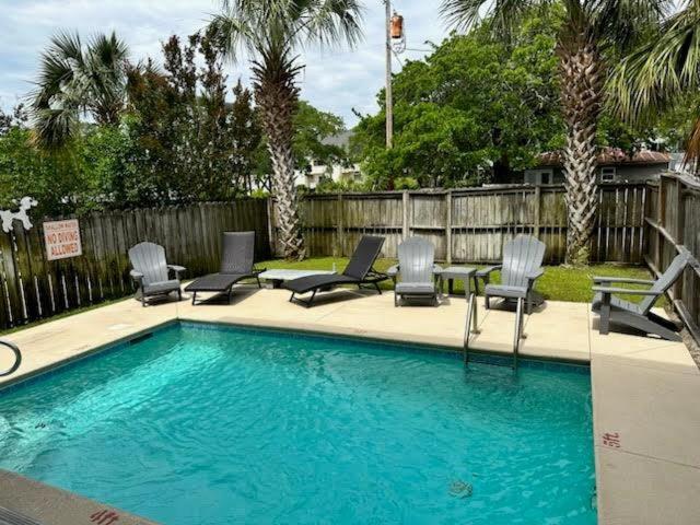 Five-Bedroom House image 3