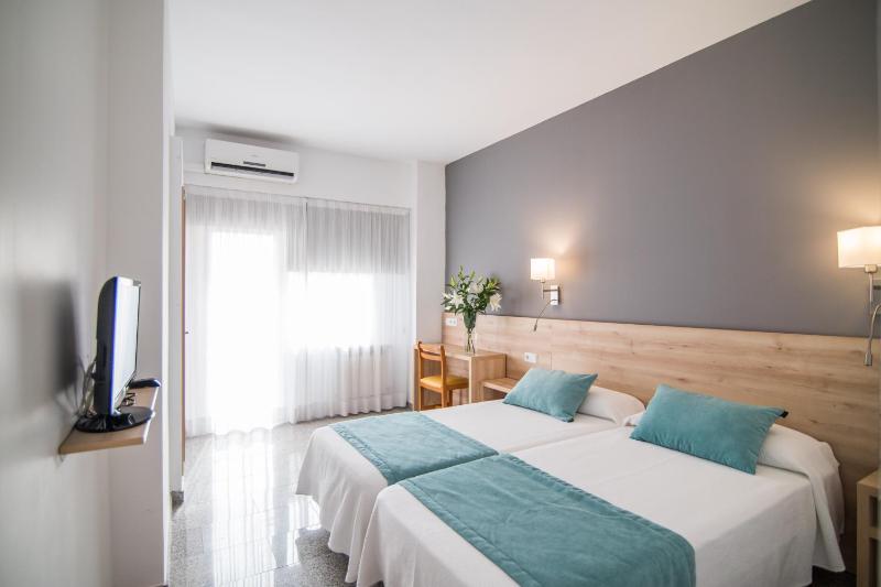 Twin Room image 1