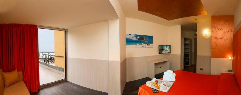 Standard Family Room image 2
