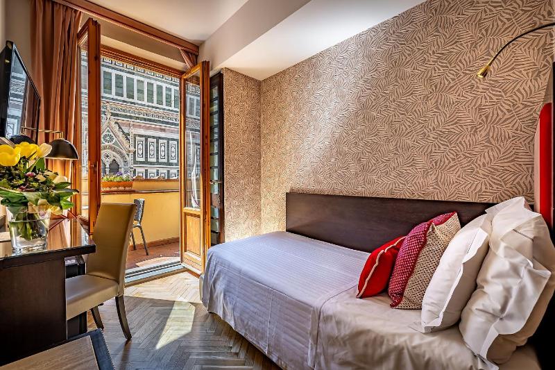 Single Room with Balcony and View image 1