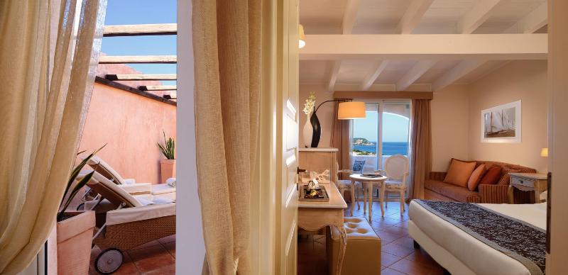 Deluxe Double or Twin Room image 1