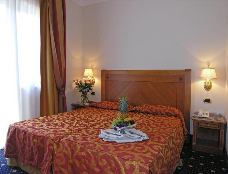 Standard Double or Twin Room image 3