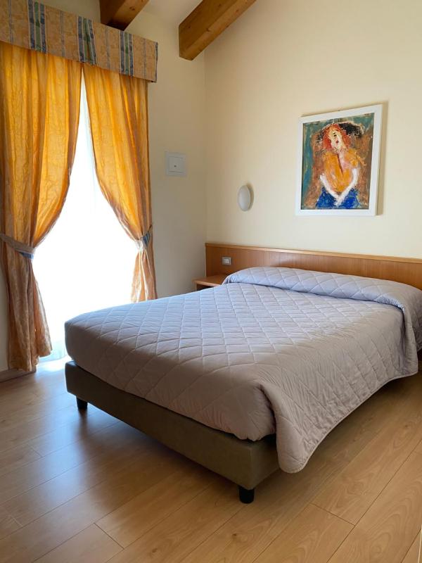 Small Double Room image 1
