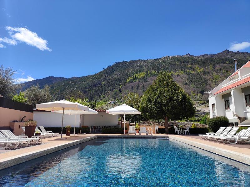 Superior Double or Twin Room with Pool View image 3