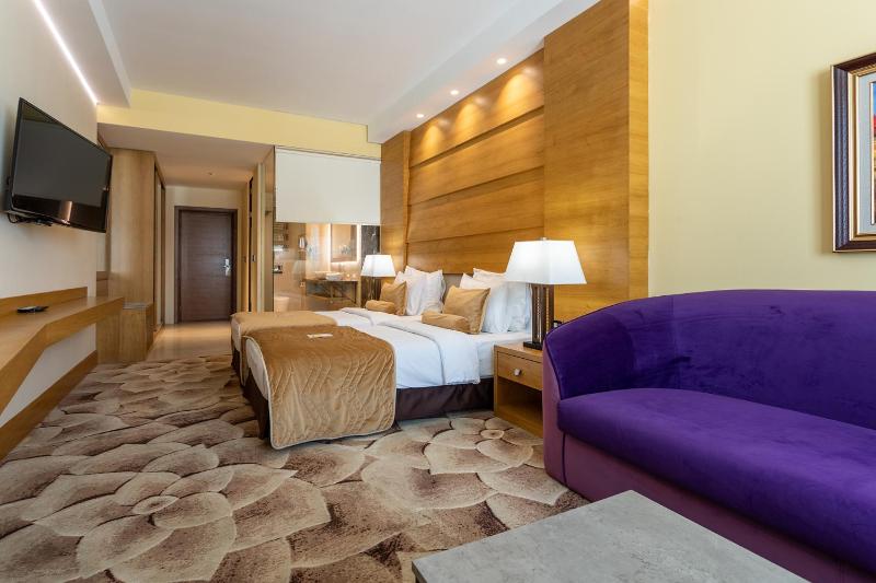 Twin Room image 4