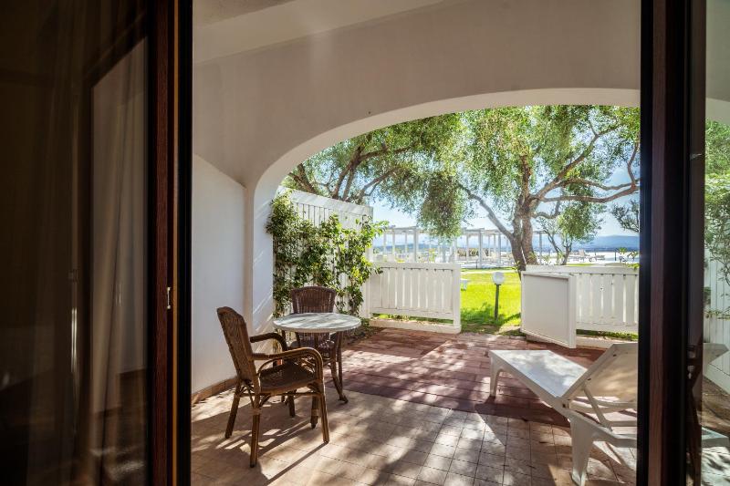 Comfort Double Room with Patio image 1