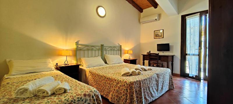 Triple Room image 4
