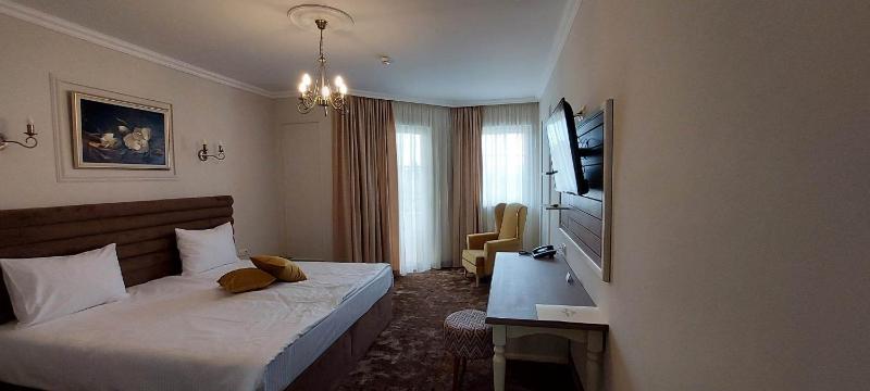 Deluxe Double Room image 1