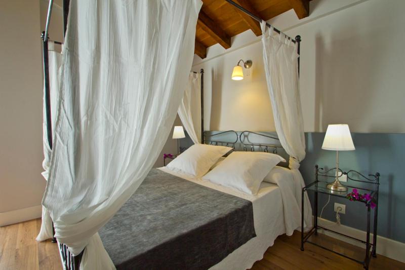 Deluxe Double Room image 3