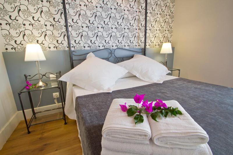 Deluxe Double Room image 2