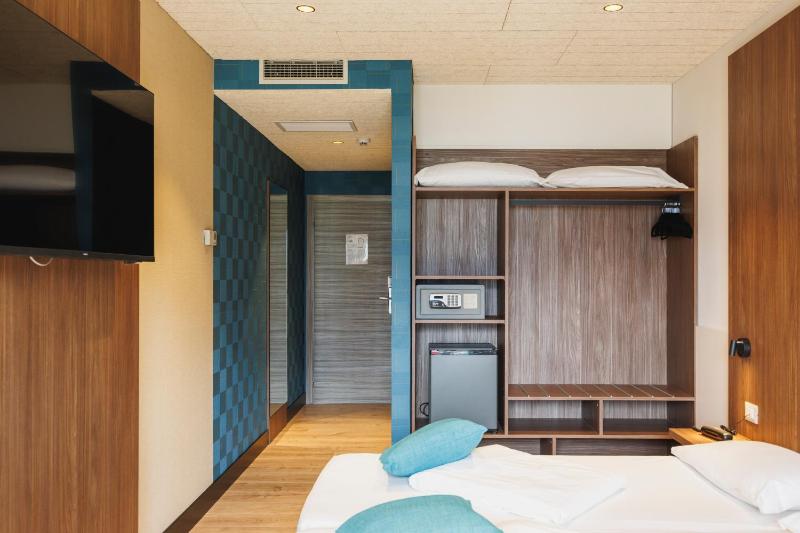 Superior Double Room with Lake View image 4