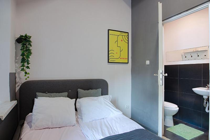 Double or Twin Room image 3