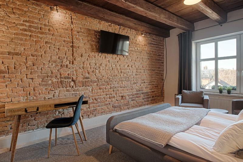 Classic Double or Twin Room with Shower image 4