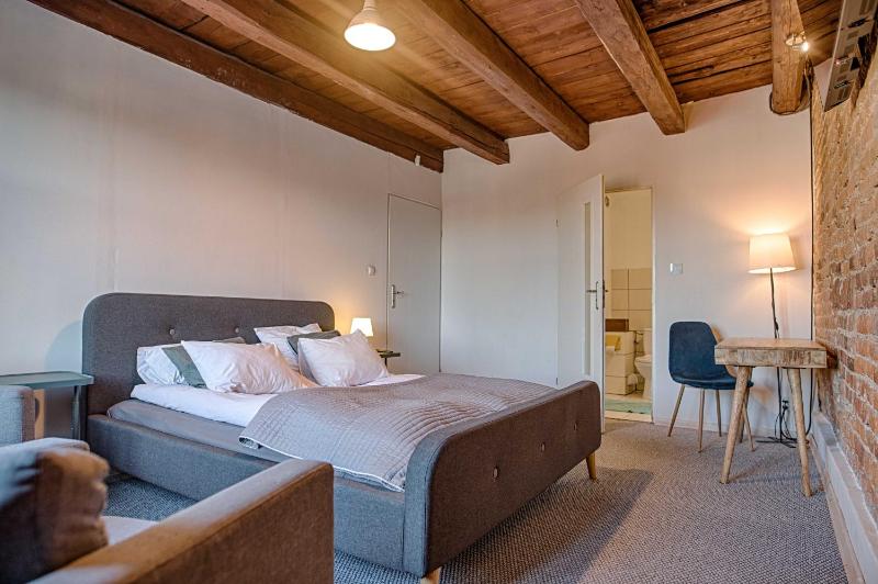 Classic Double or Twin Room with Shower image 3
