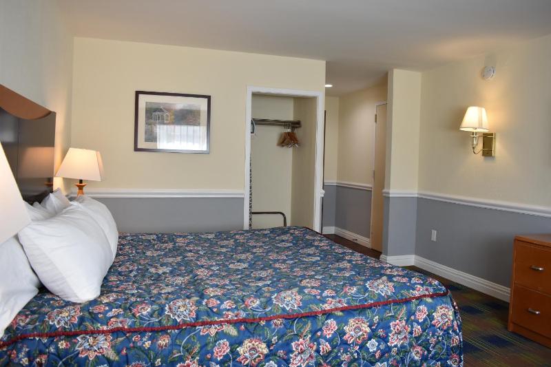 King Room image 4