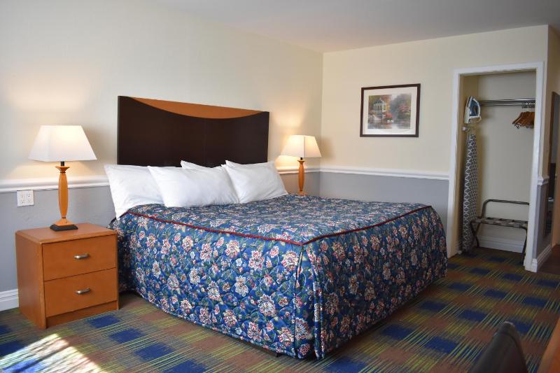 King Room image 3