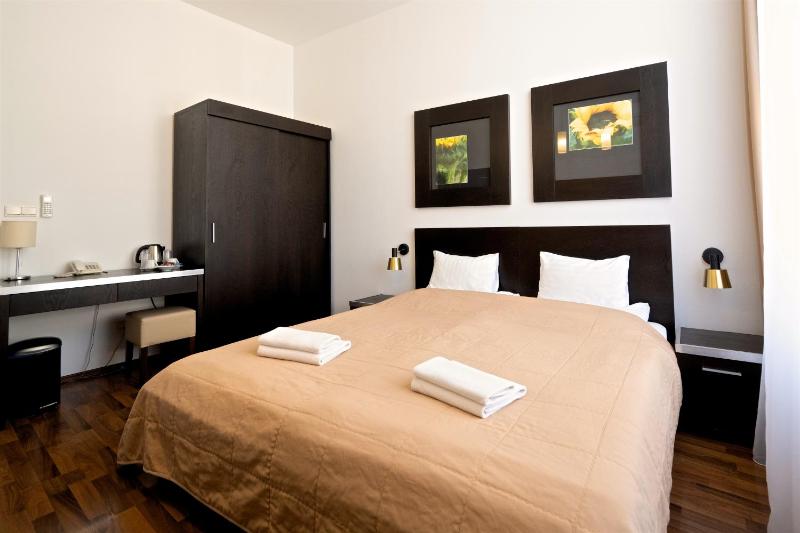 Standard Double/Twin Room image 1