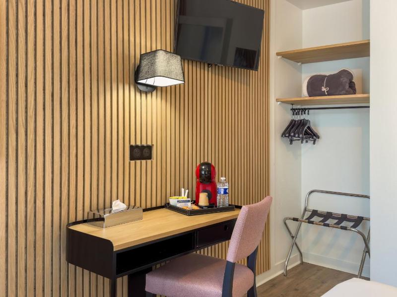 Standard Double Room image 4