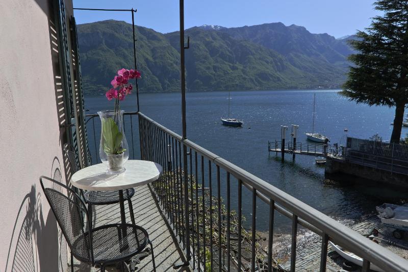 Superior Double Room with Lake View image 4