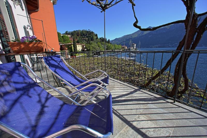 Superior Double Room with Lake View image 3
