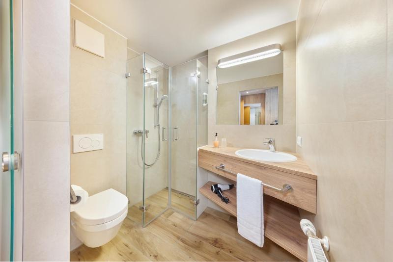 Double Room with Garden View image 4