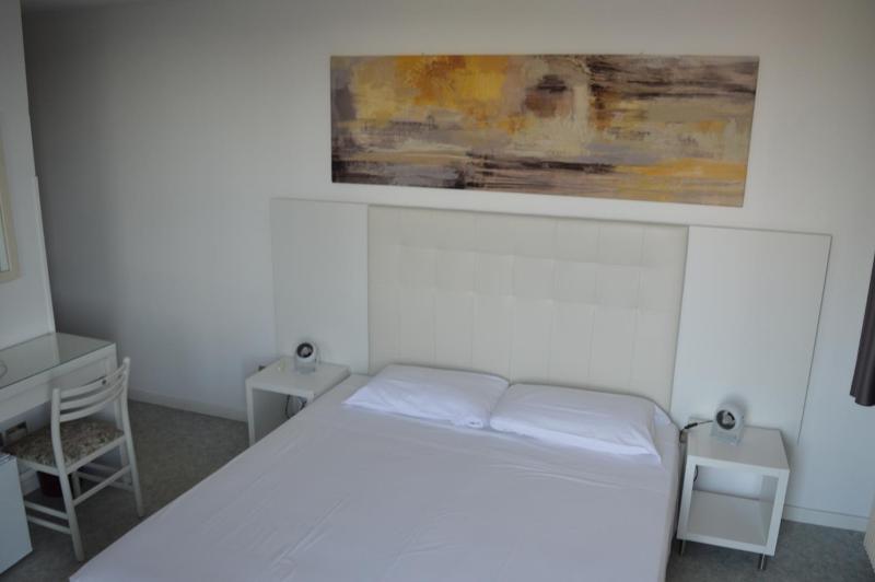 Economy Double Room image 4