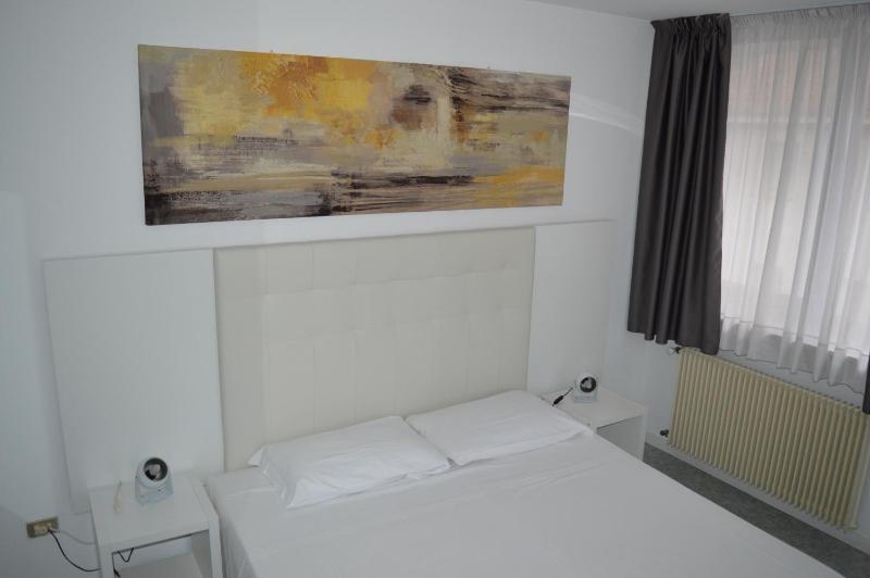 Standard Double Room image 2