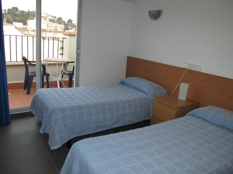 Double or Twin Room with Balcony image 4