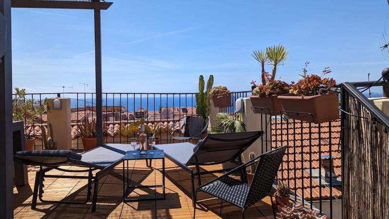 One-Bedroom Apartment image 4