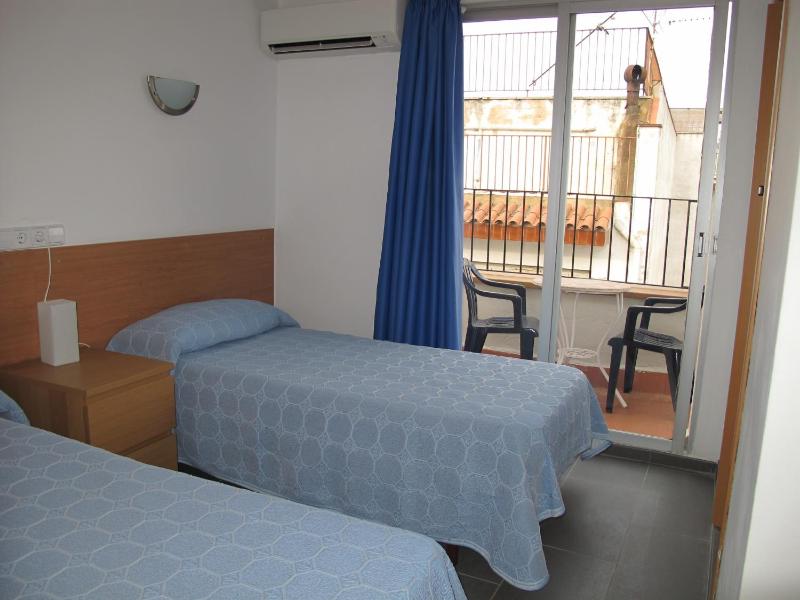Double or Twin Room with Balcony image 3