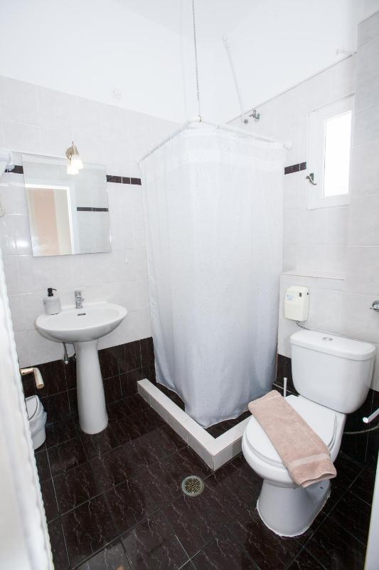 Double Room with Pool View image 3