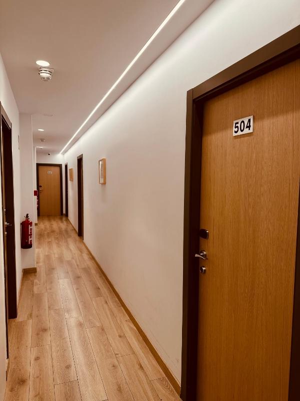 Double Room with Balcony image 2