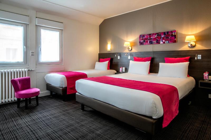 Superior Triple Room image 1